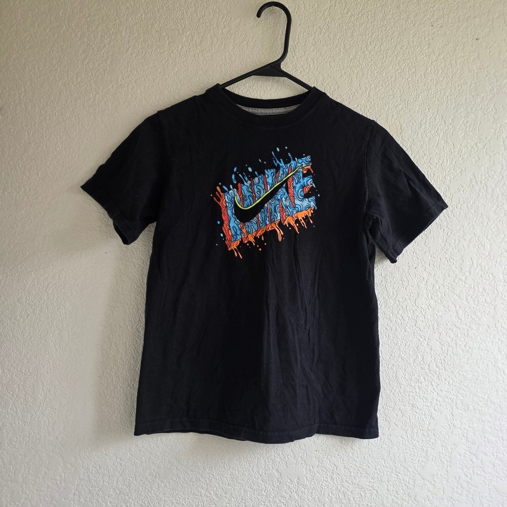 Nike Boys Black Graphic T-Shirt Size Medium M Drip Logo Sportswear